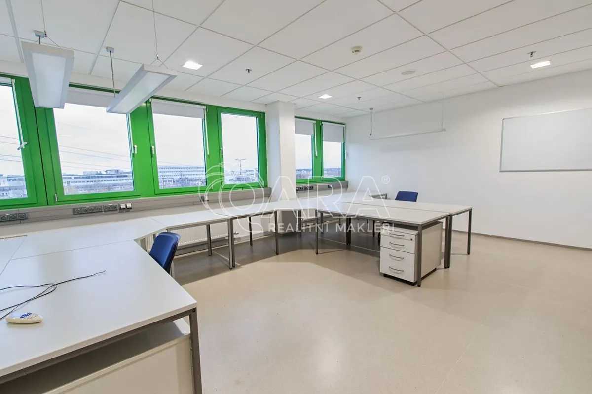 Pronájem kanceláře 350 m²